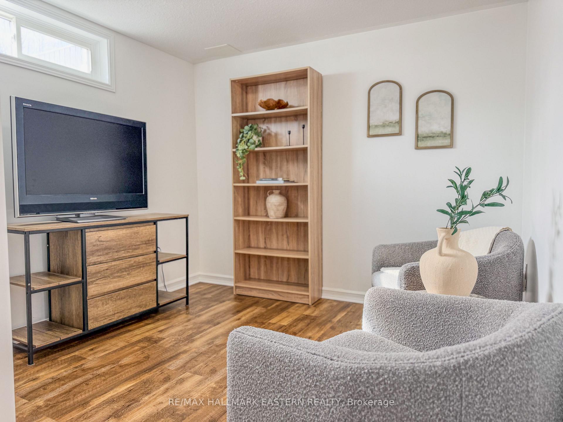 Photo 32 of 513 Carriage Lane, Peterborough, Northcrest Ward 5 — HOMEH