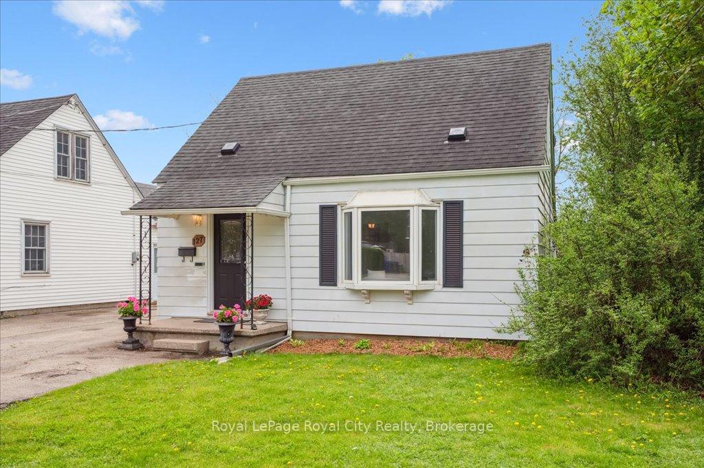Photo 4 of 127 Memorial Crescent, Guelph, Junction/Onward Willow — HOMEH