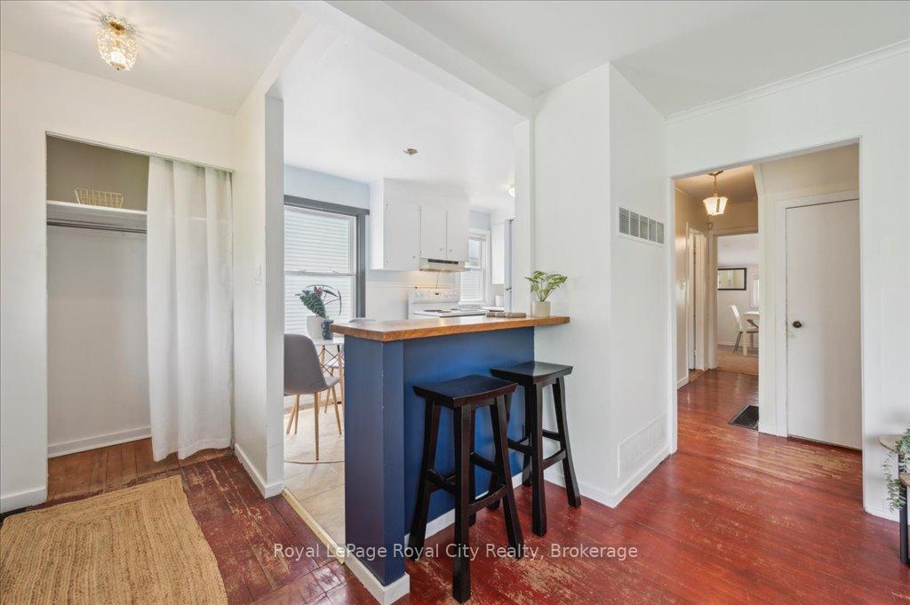 Photo 9 of 127 Memorial Crescent, Guelph, Junction/Onward Willow — HOMEH