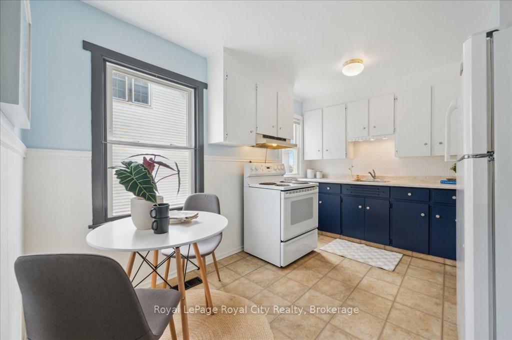Photo 10 of 127 Memorial Crescent, Guelph, Junction/Onward Willow — HOMEH