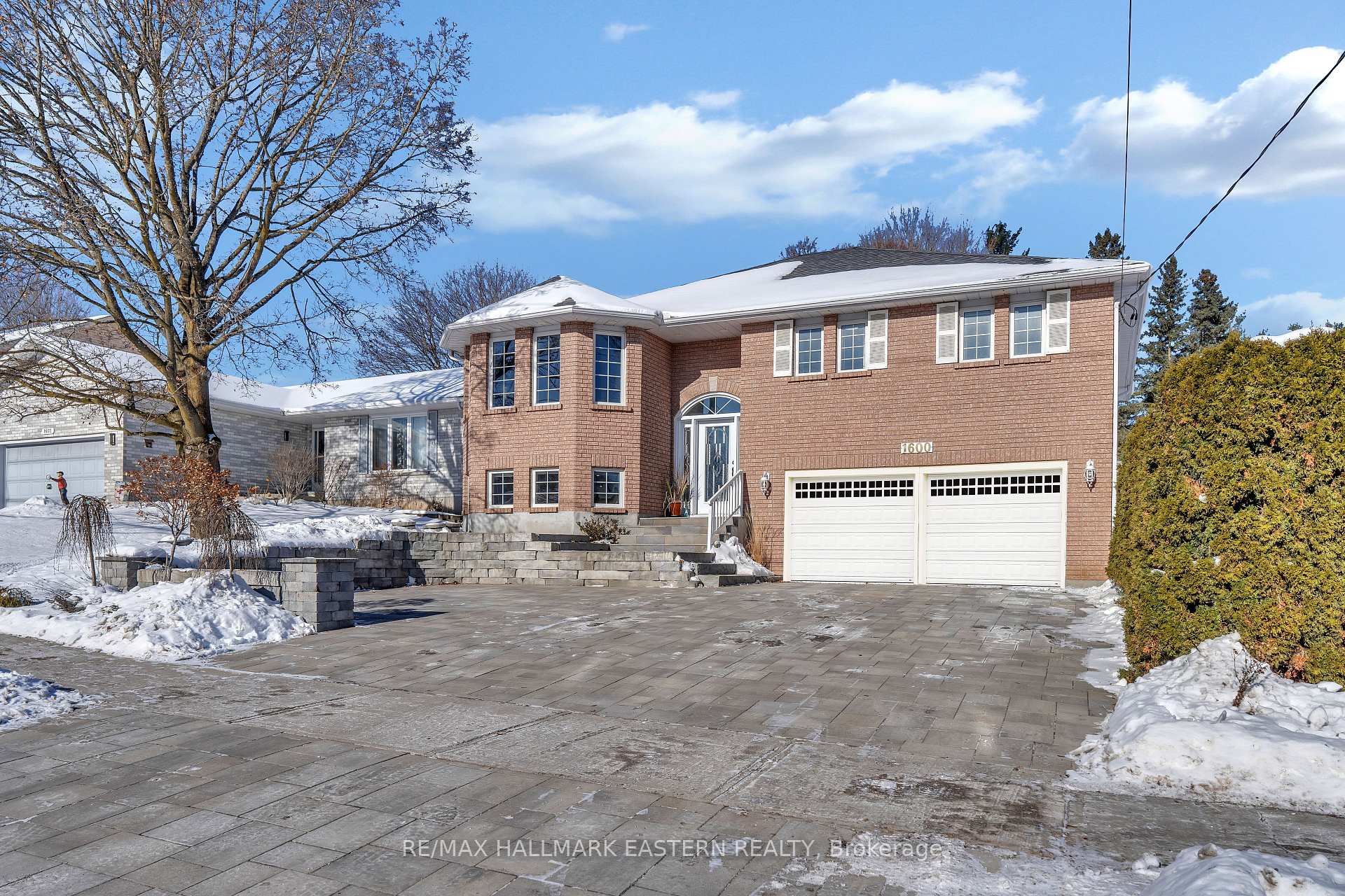 Front of 1600 Forster Avenue