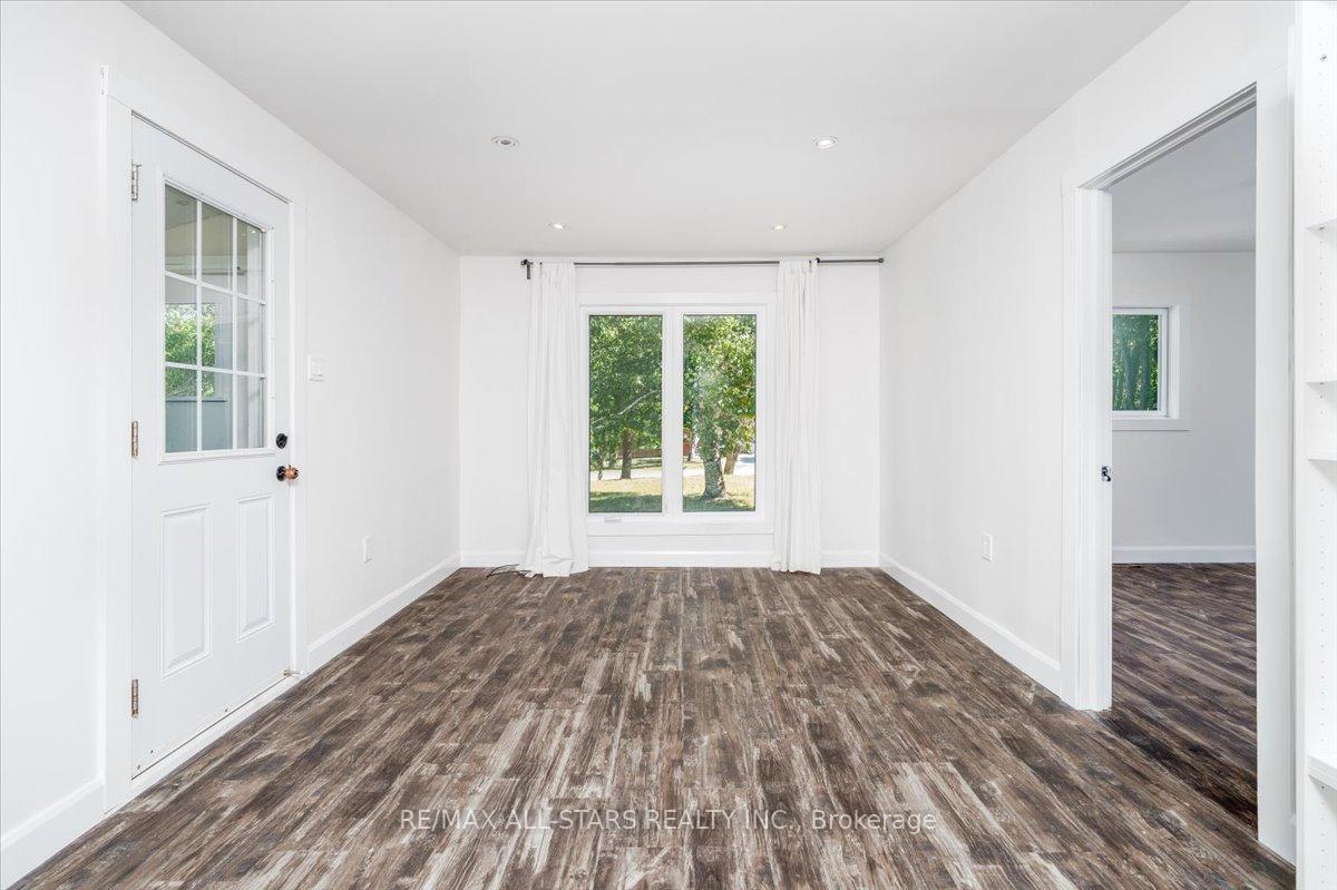Photo 4 of 489 Bay Street, Brock, Beaverton — HOMEH