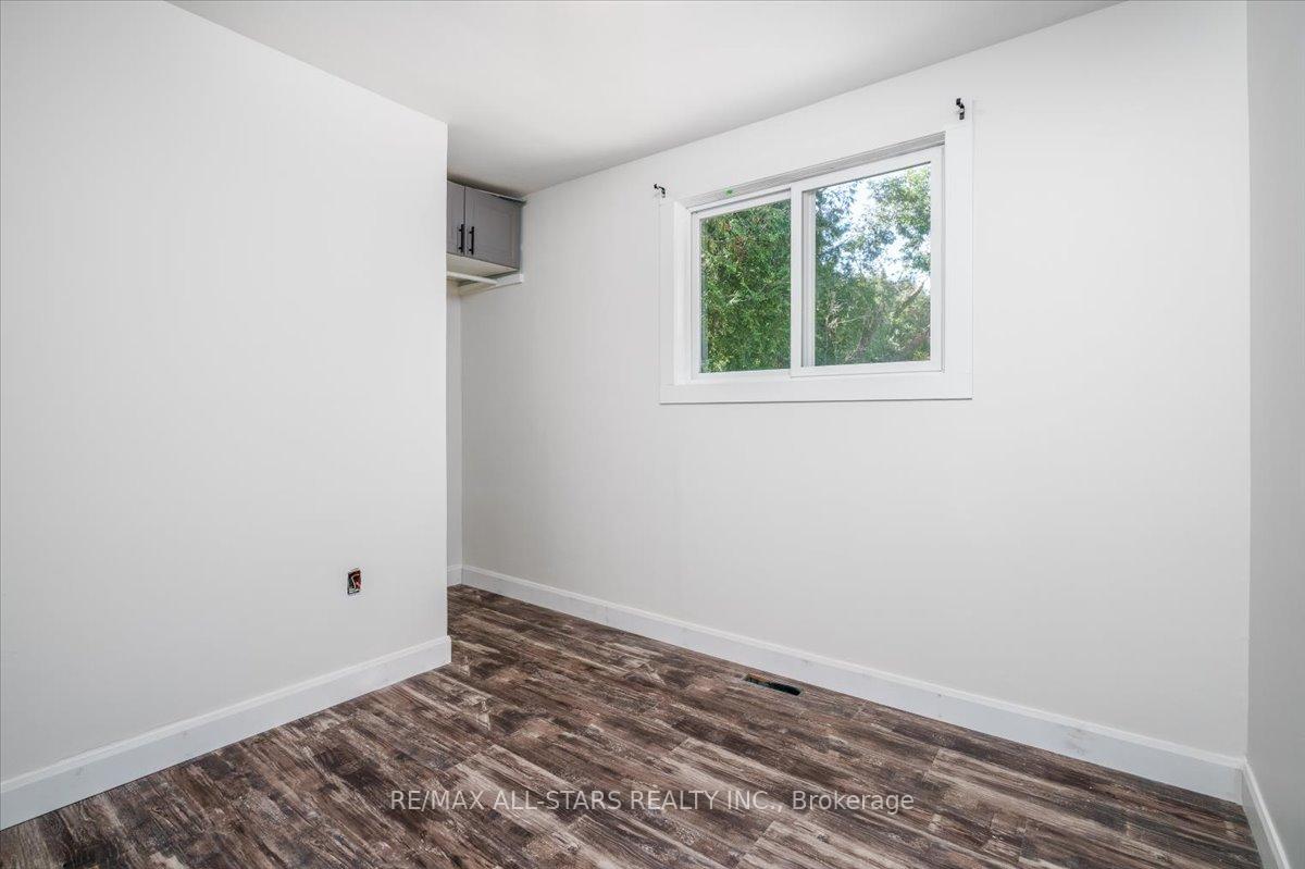 Photo 6 of 489 Bay Street, Brock, Beaverton — HOMEH