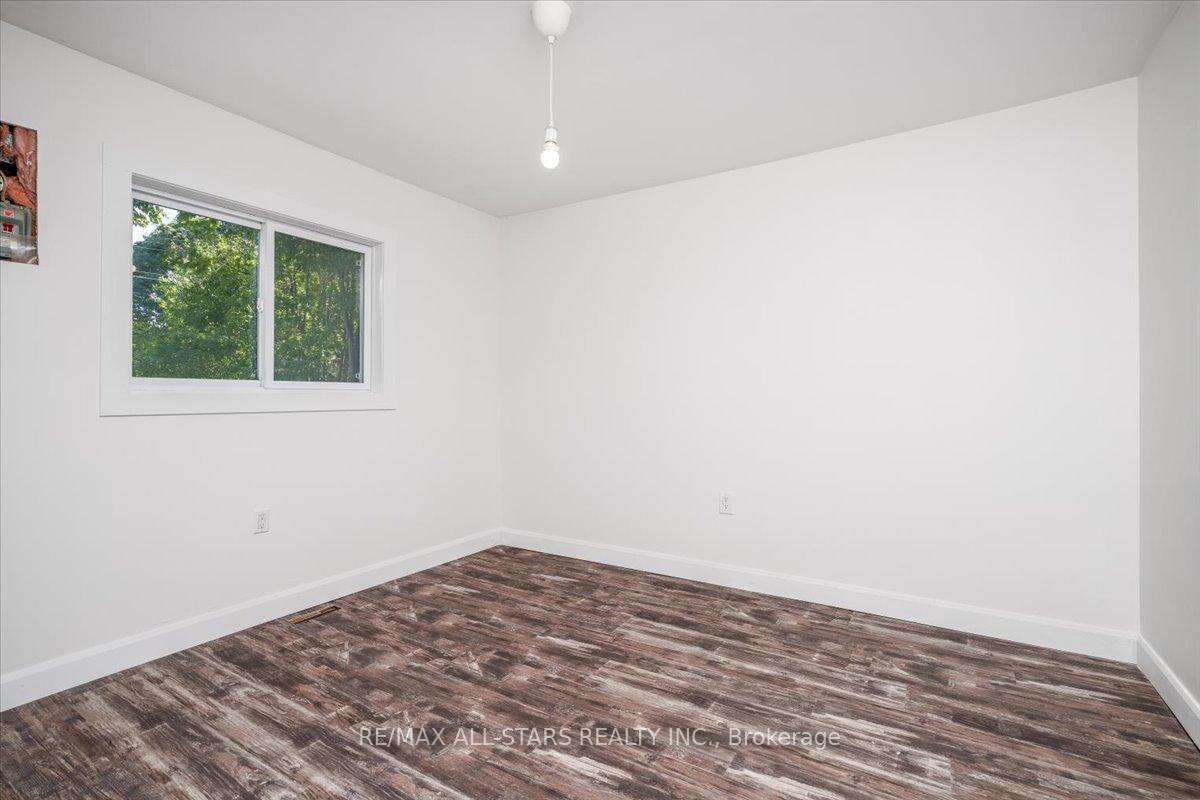 Photo 11 of 489 Bay Street, Brock, Beaverton — HOMEH