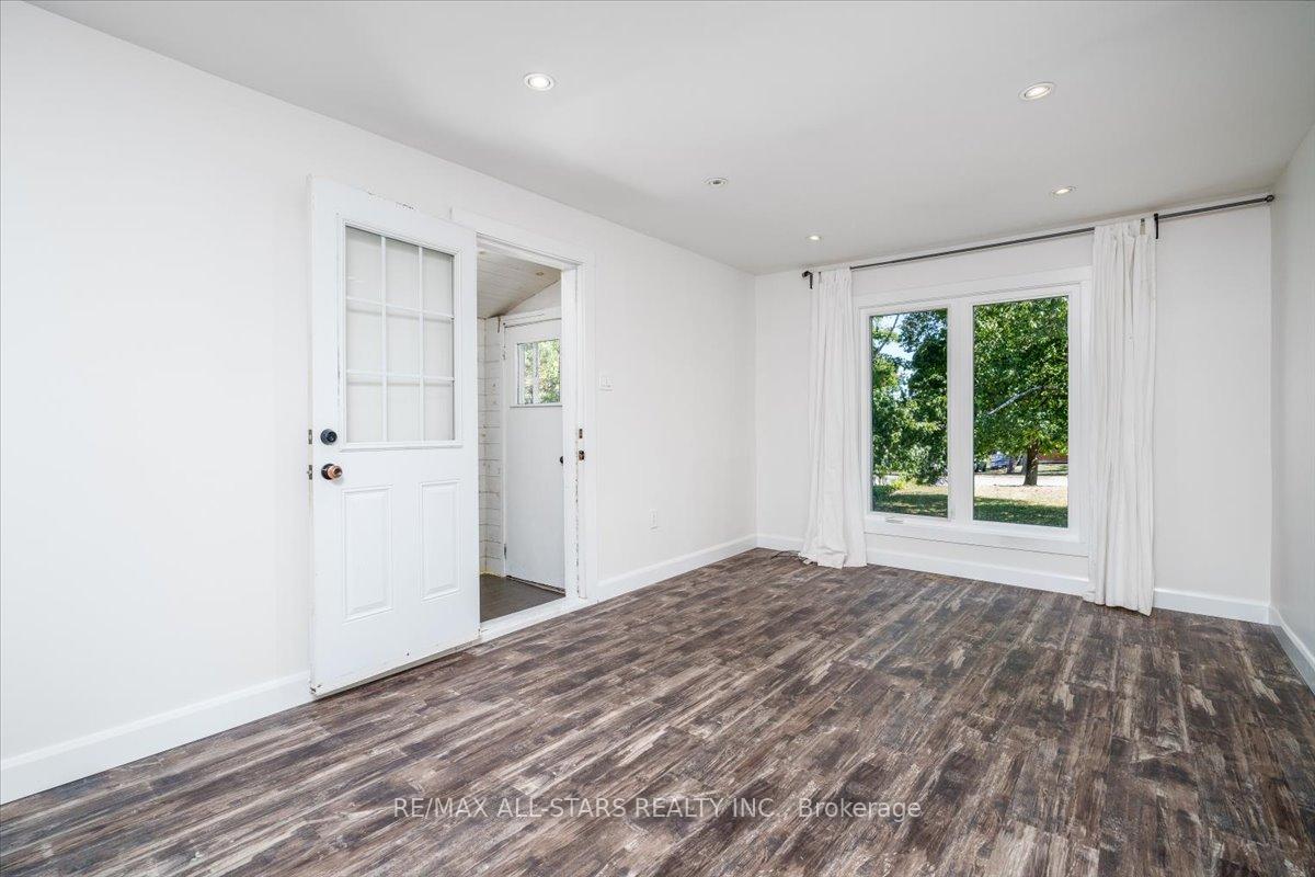 Photo 15 of 489 Bay Street, Brock, Beaverton — HOMEH