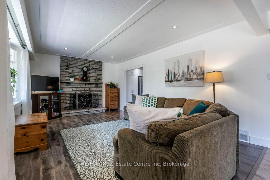 Photo 4 of 42 Westminster Avenue, Guelph, St. George's — HOMEH