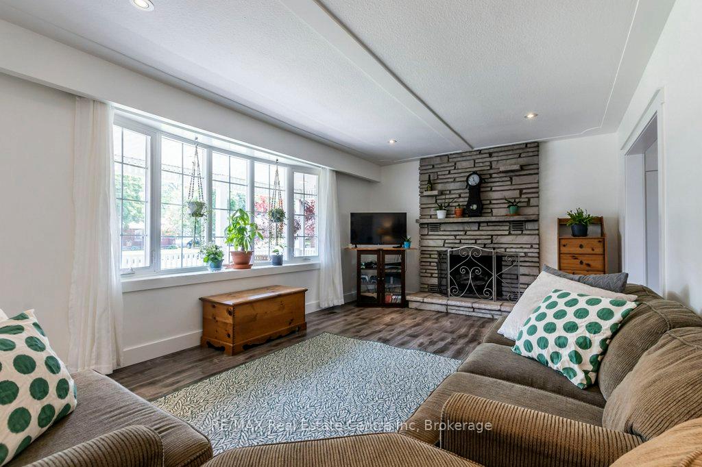 Photo 7 of 42 Westminster Avenue, Guelph, St. George's — HOMEH