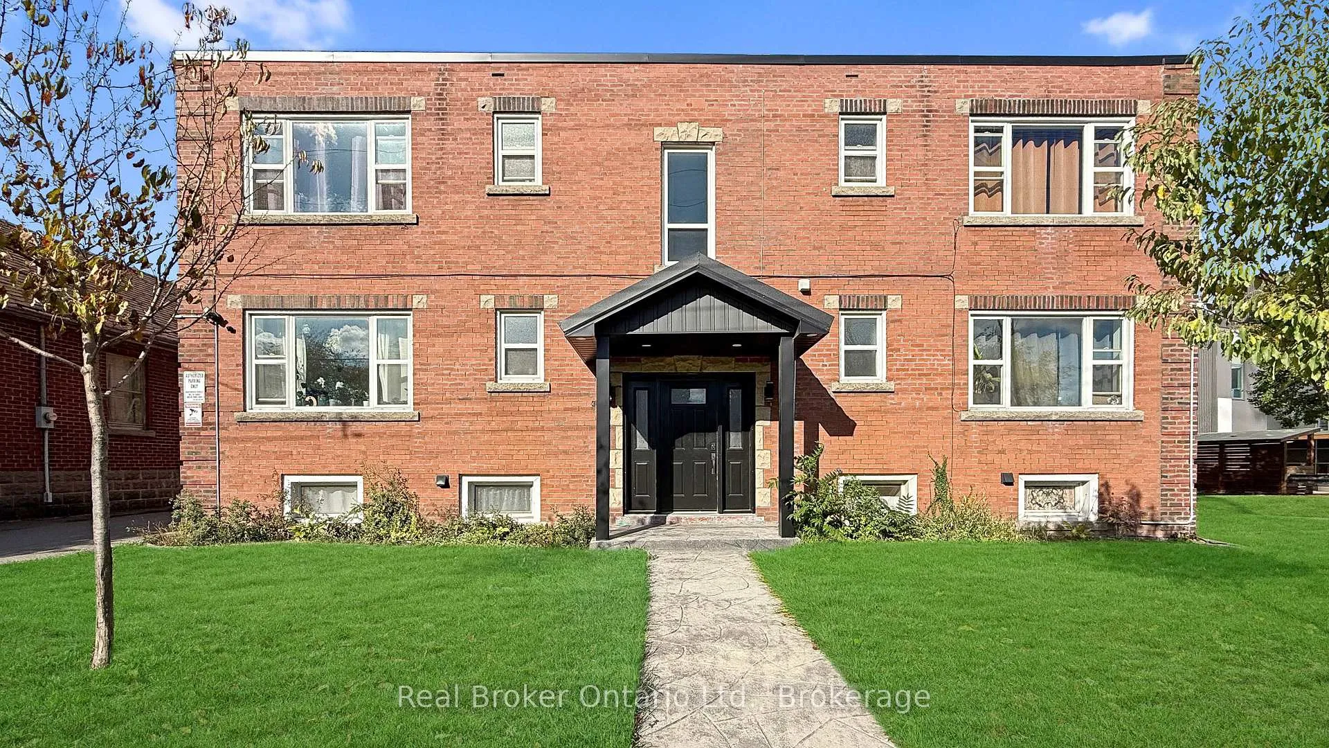 Front of 309 Strathearne Avenue