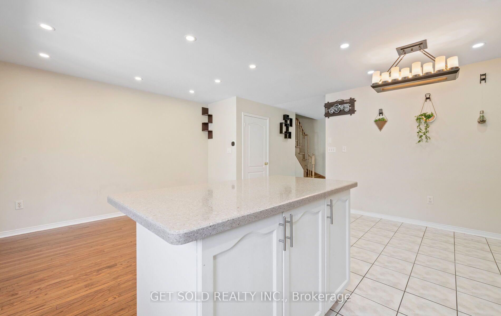 Photo 62 of 16 Mare Crescent, Etobicoke, West Humber-Clairville — HOMEH