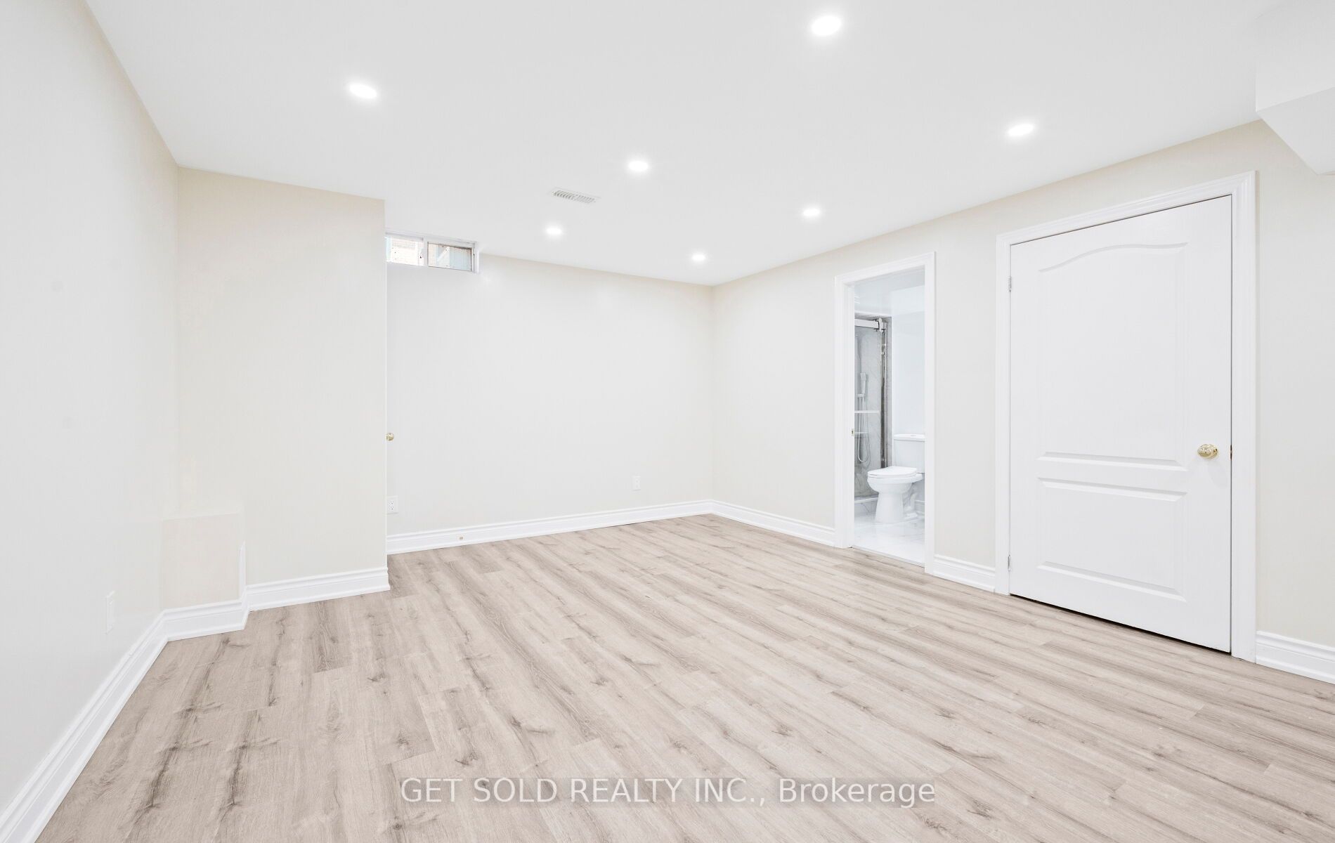 Photo 87 of 16 Mare Crescent, Etobicoke, West Humber-Clairville — HOMEH