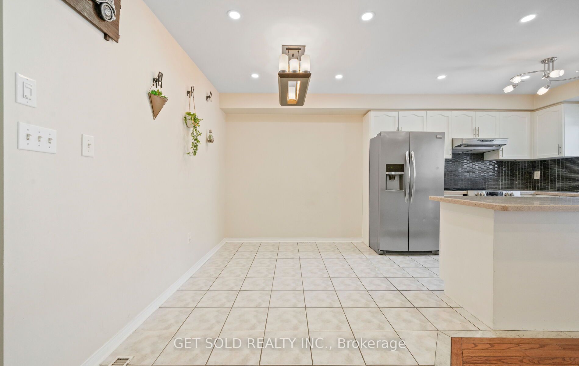Photo 61 of 16 Mare Crescent, Etobicoke, West Humber-Clairville — HOMEH
