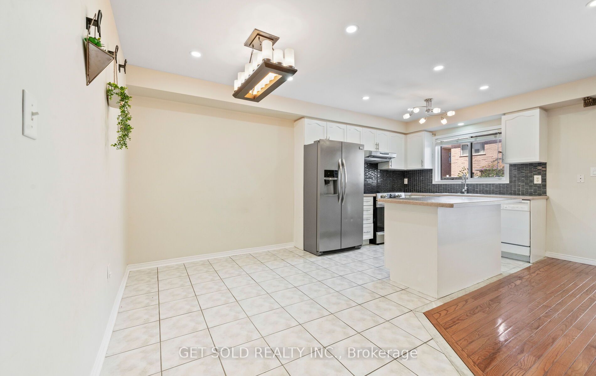 Photo 63 of 16 Mare Crescent, Etobicoke, West Humber-Clairville — HOMEH