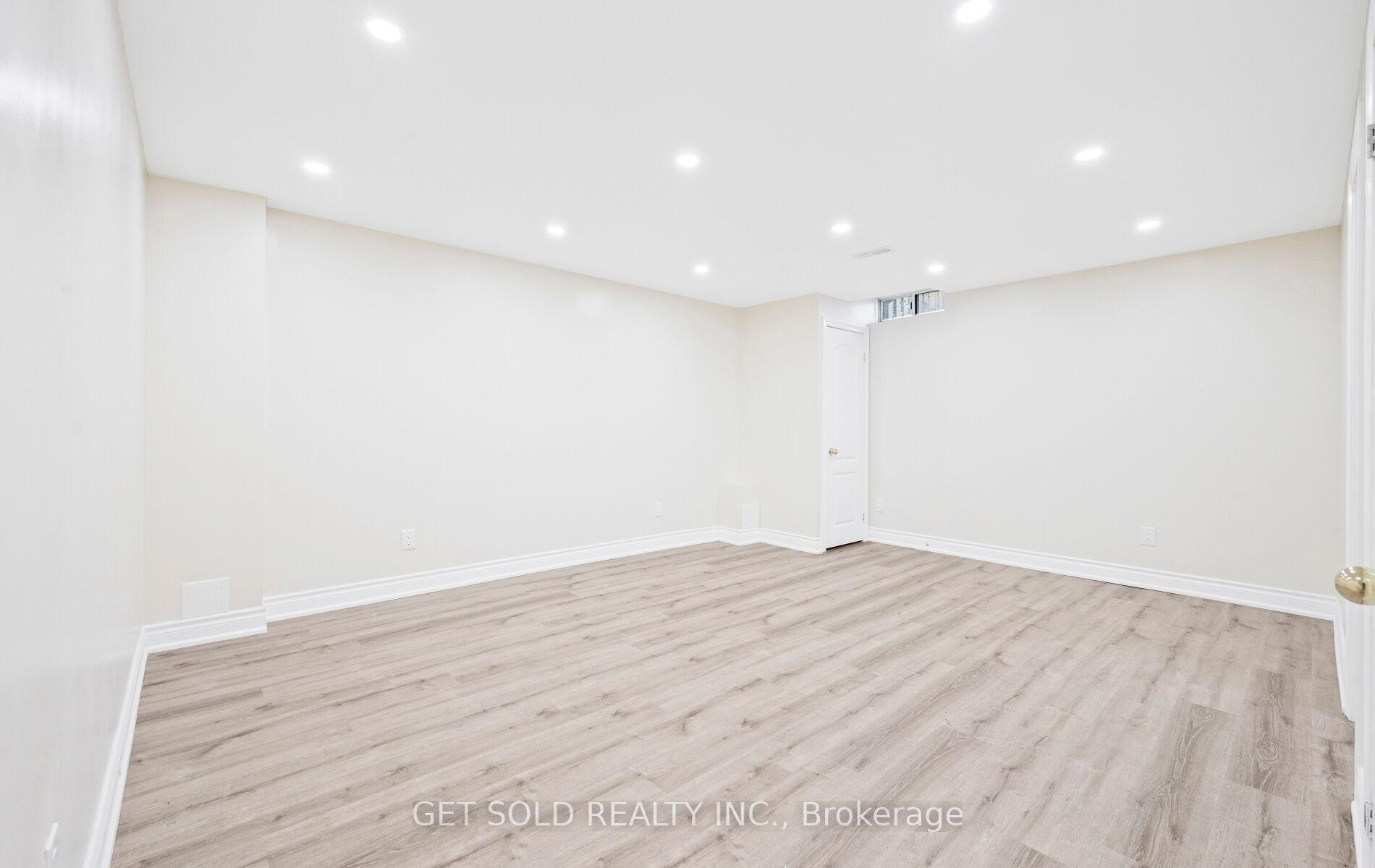 Photo 86 of 16 Mare Crescent, Etobicoke, West Humber-Clairville — HOMEH