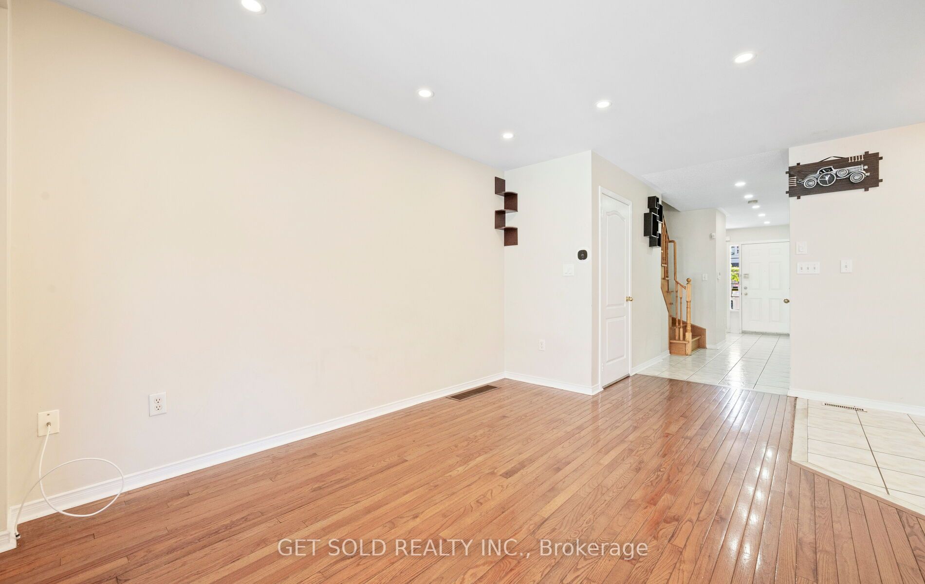 Photo 57 of 16 Mare Crescent, Etobicoke, West Humber-Clairville — HOMEH