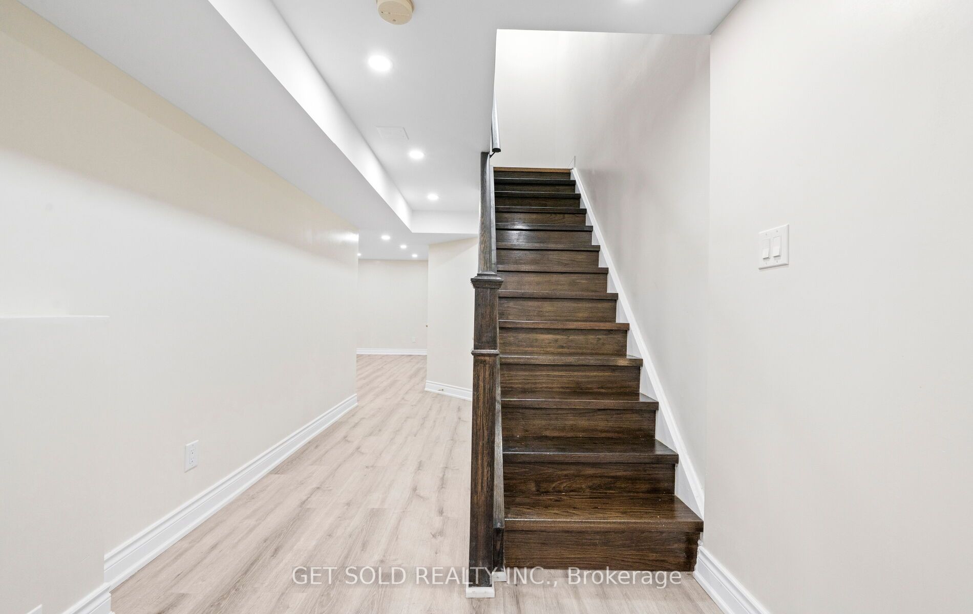 Photo 85 of 16 Mare Crescent, Etobicoke, West Humber-Clairville — HOMEH