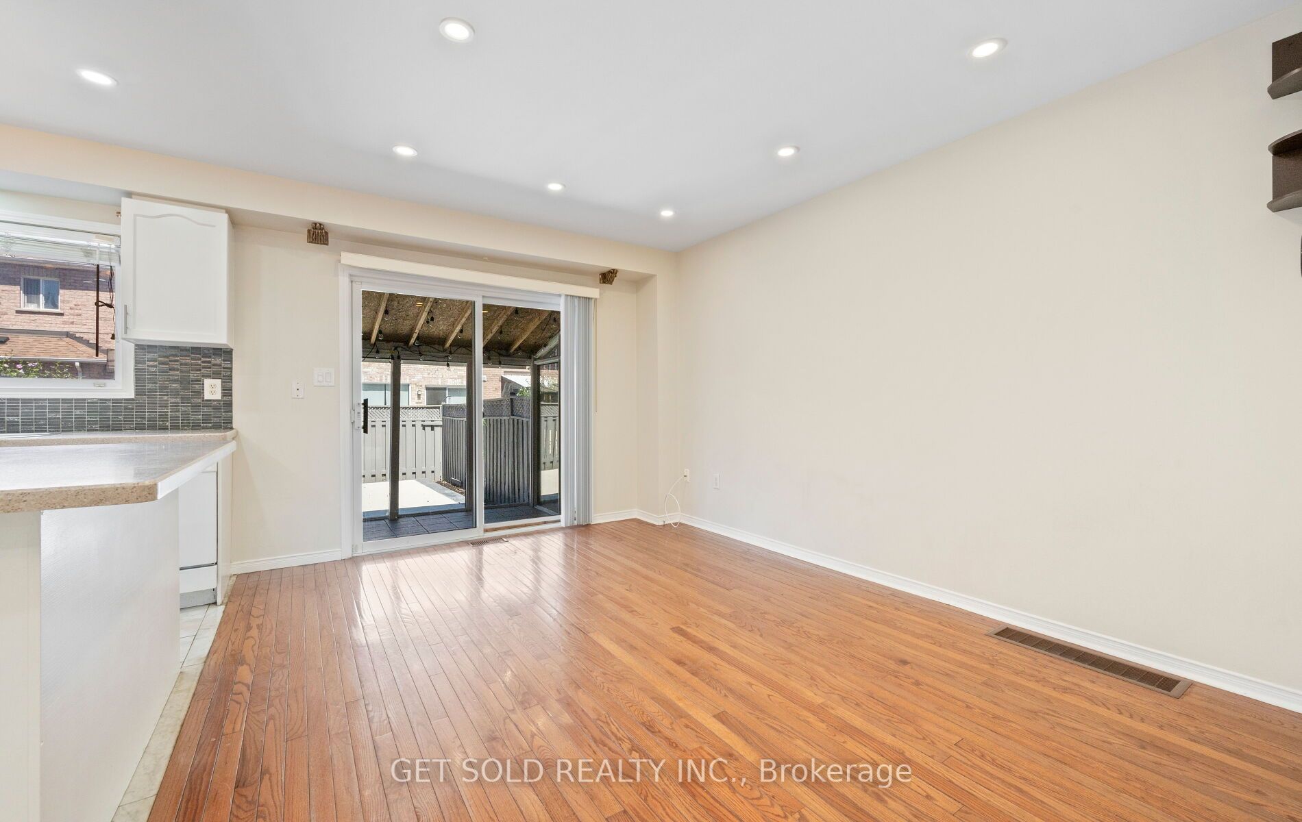 Photo 56 of 16 Mare Crescent, Etobicoke, West Humber-Clairville — HOMEH
