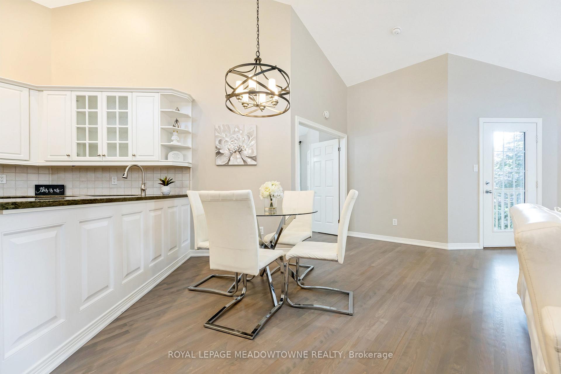 Photo 9 of 33 Grey Oak Drive, Guelph, Pineridge/Westminster Woods — HOMEH
