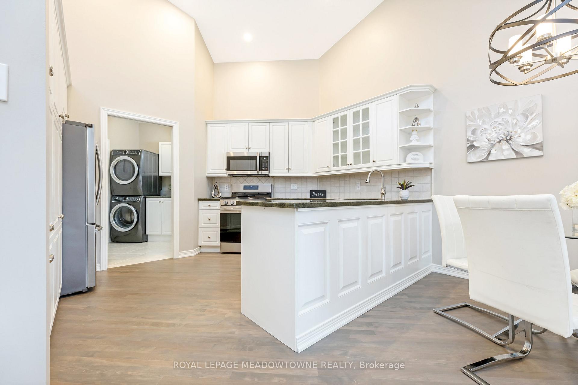 Photo 10 of 33 Grey Oak Drive, Guelph, Pineridge/Westminster Woods — HOMEH
