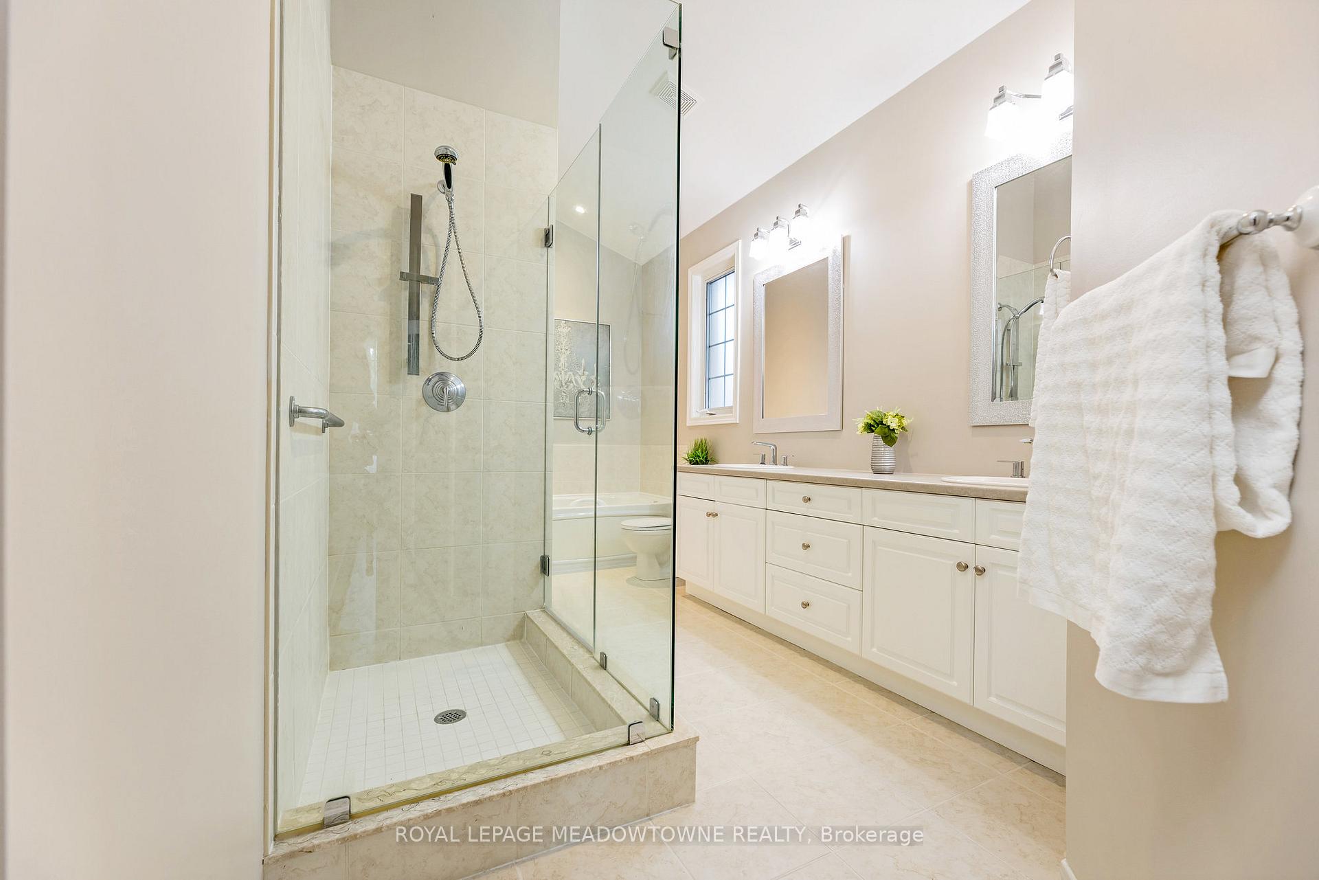 Photo 16 of 33 Grey Oak Drive, Guelph, Pineridge/Westminster Woods — HOMEH