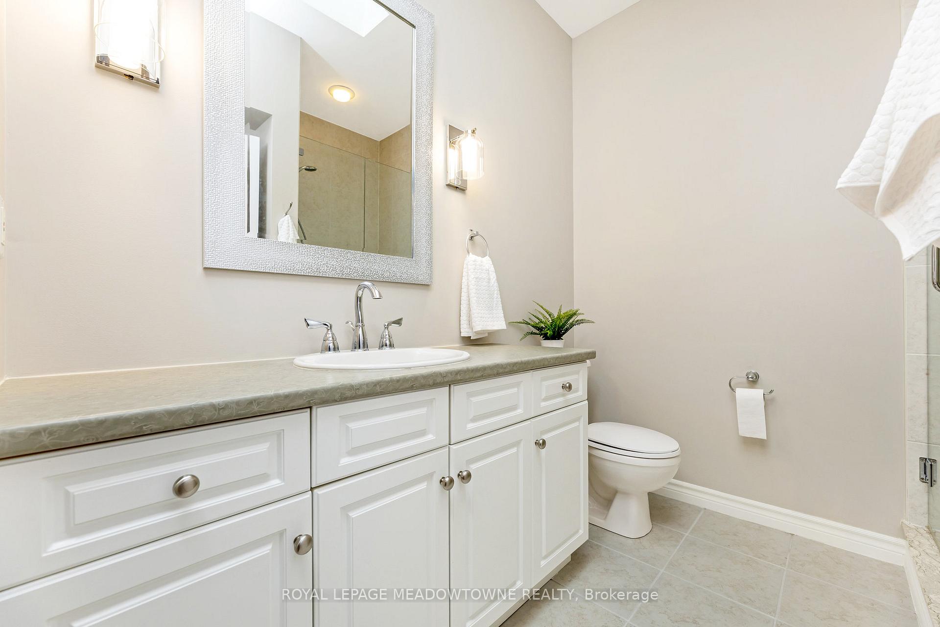 Photo 22 of 33 Grey Oak Drive, Guelph, Pineridge/Westminster Woods — HOMEH
