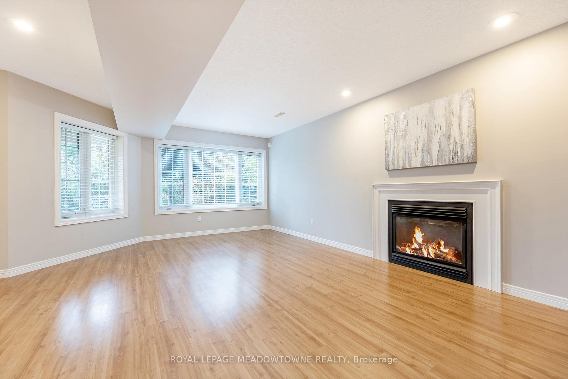Photo 23 of 33 Grey Oak Drive, Guelph, Pineridge/Westminster Woods — HOMEH