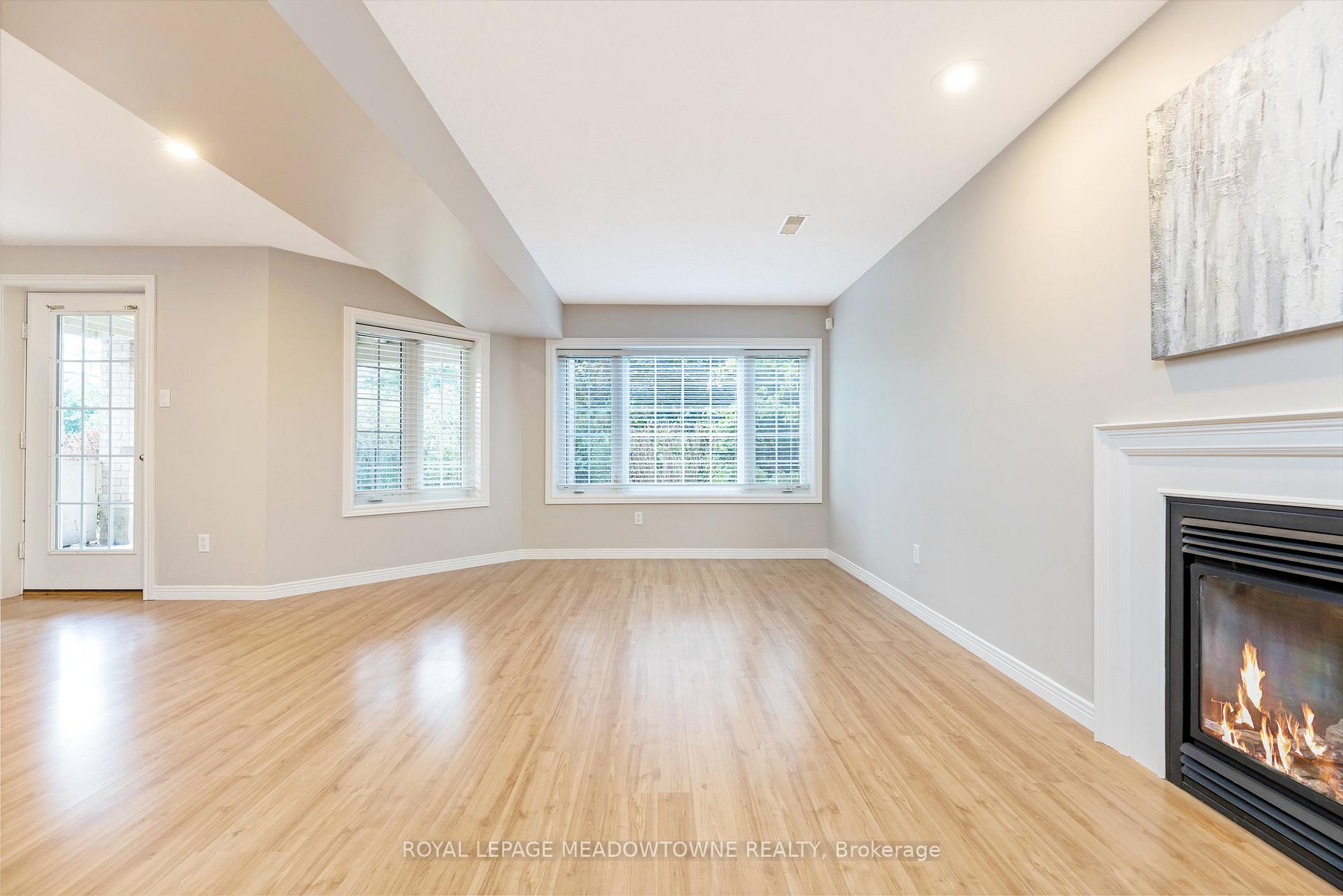Photo 24 of 33 Grey Oak Drive, Guelph, Pineridge/Westminster Woods — HOMEH