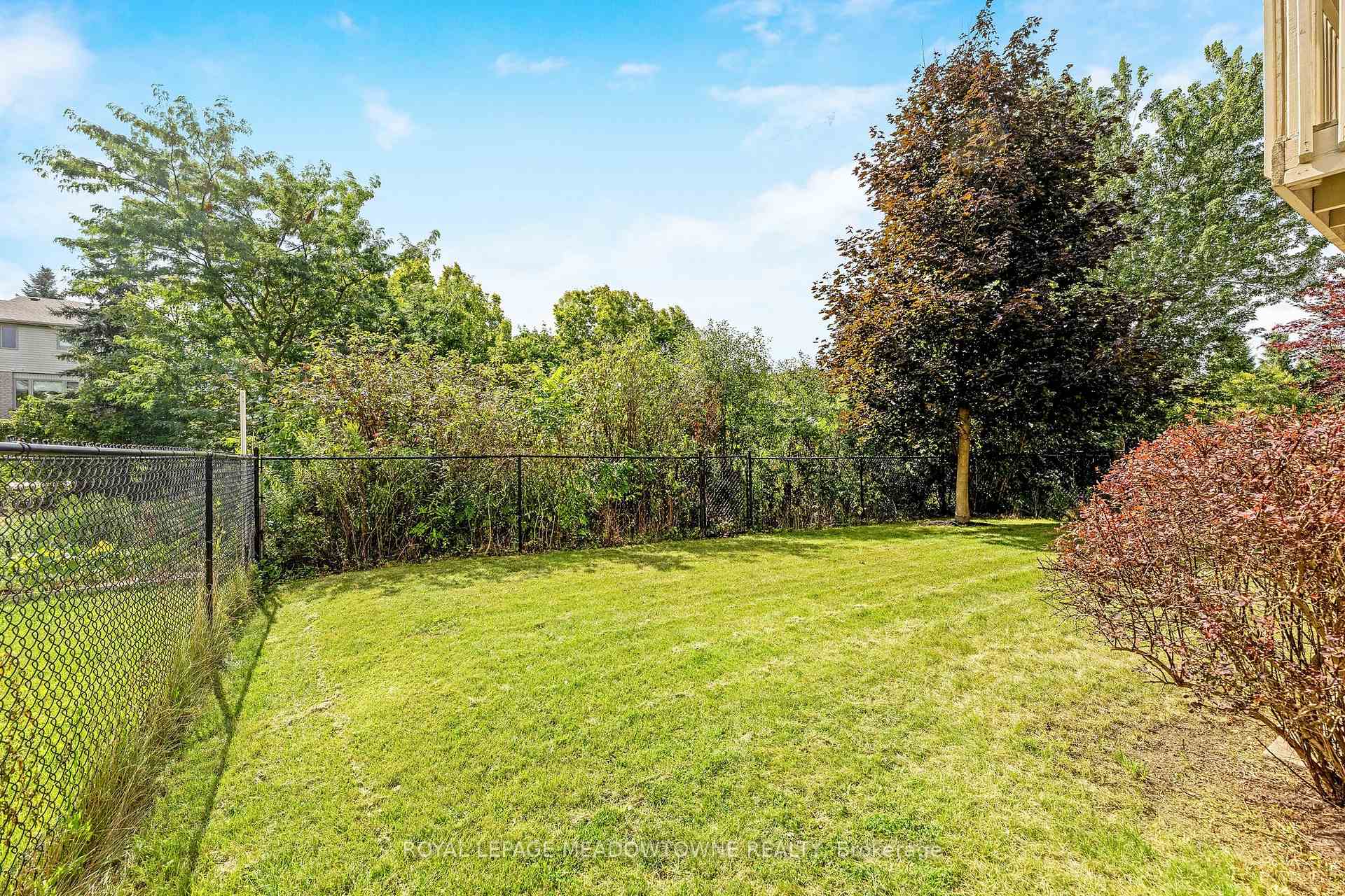 Photo 31 of 33 Grey Oak Drive, Guelph, Pineridge/Westminster Woods — HOMEH