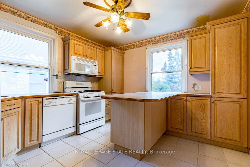 Photo 9 of 8 Sylvia Crescent, Hamilton, Rosedale — HOMEH