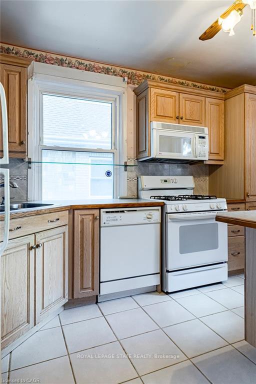 Photo 11 of 8 Sylvia Crescent, Hamilton, Rosedale — HOMEH
