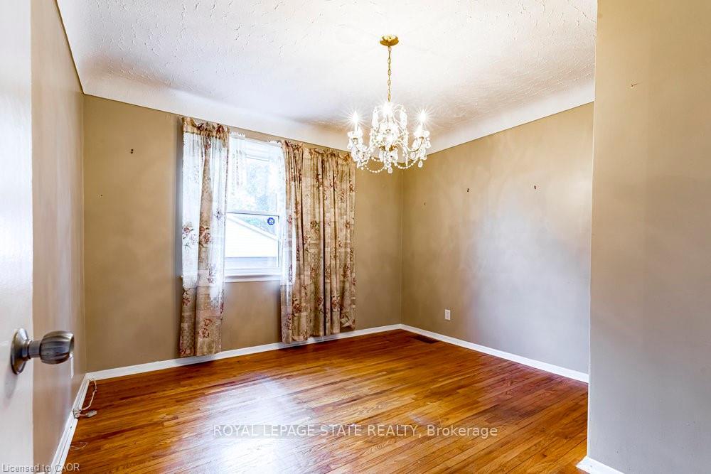 Photo 13 of 8 Sylvia Crescent, Hamilton, Rosedale — HOMEH