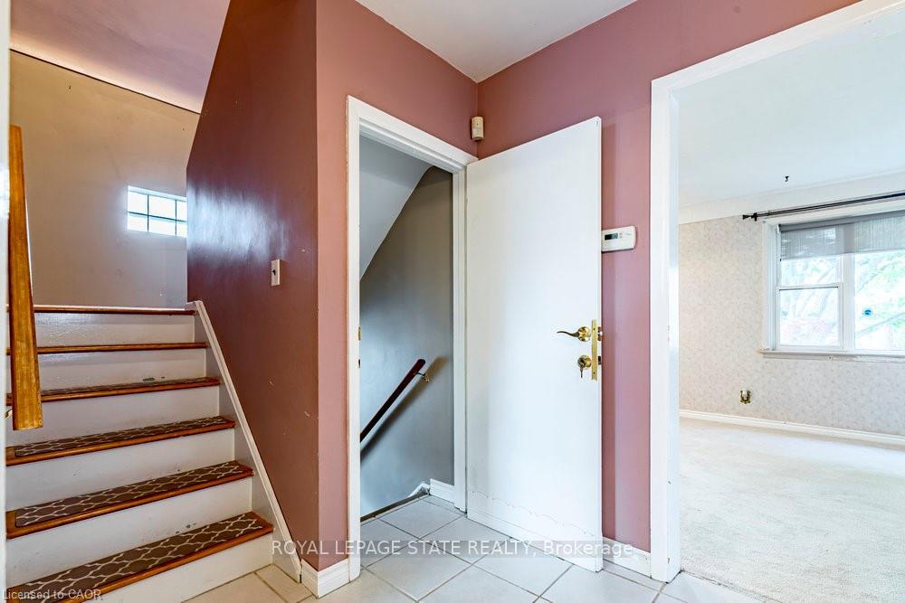 Photo 18 of 8 Sylvia Crescent, Hamilton, Rosedale — HOMEH