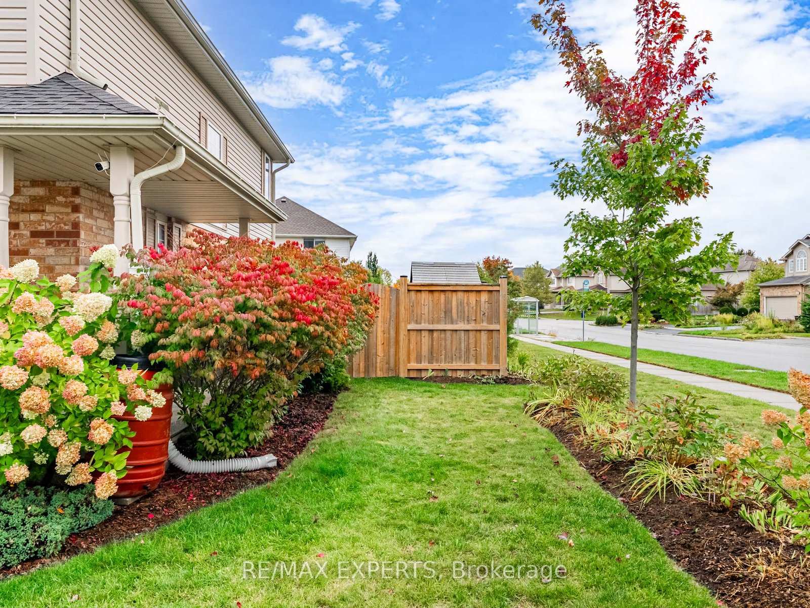 Photo 3 of 1 Clough Crescent, Guelph, Pineridge/Westminster Woods — HOMEH