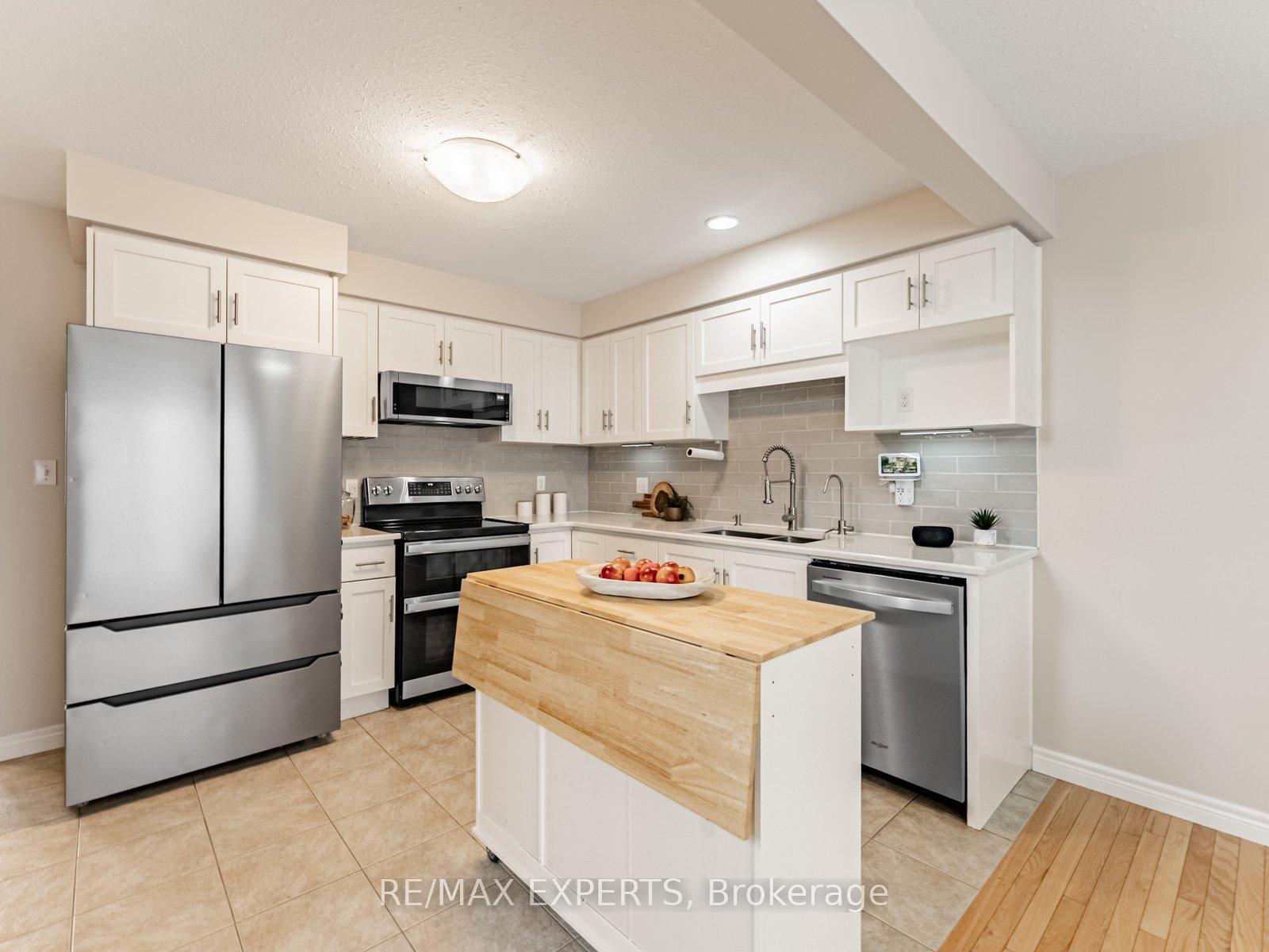 Photo 7 of 1 Clough Crescent, Guelph, Pineridge/Westminster Woods — HOMEH
