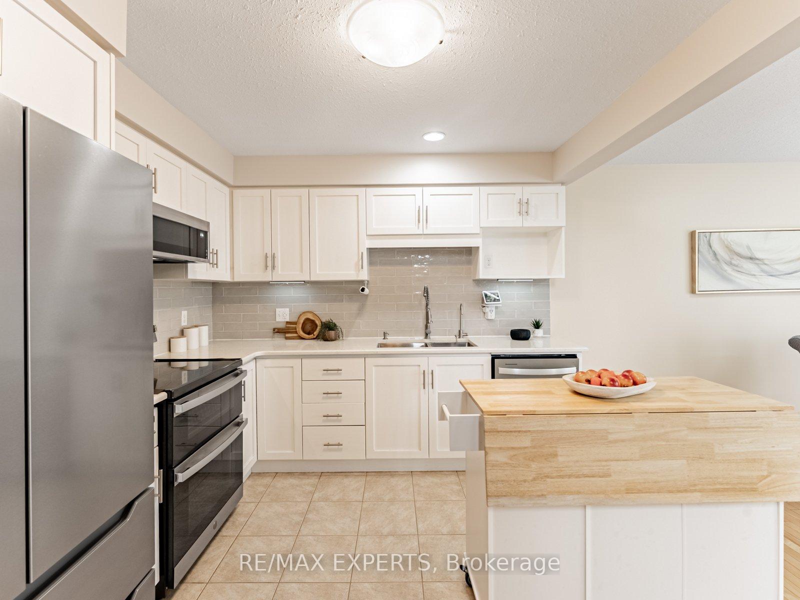 Photo 9 of 1 Clough Crescent, Guelph, Pineridge/Westminster Woods — HOMEH