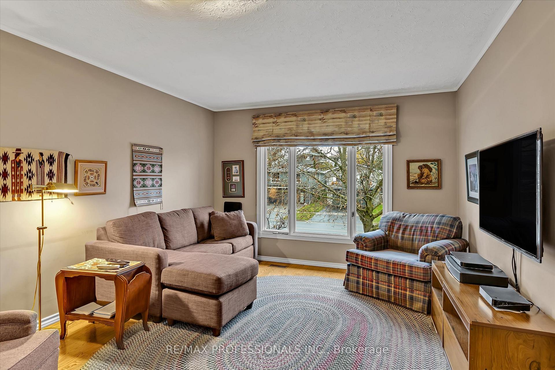 Photo 5 of 2219 Woodglade Boulevard, Peterborough, Monaghan Ward 2 — HOMEH