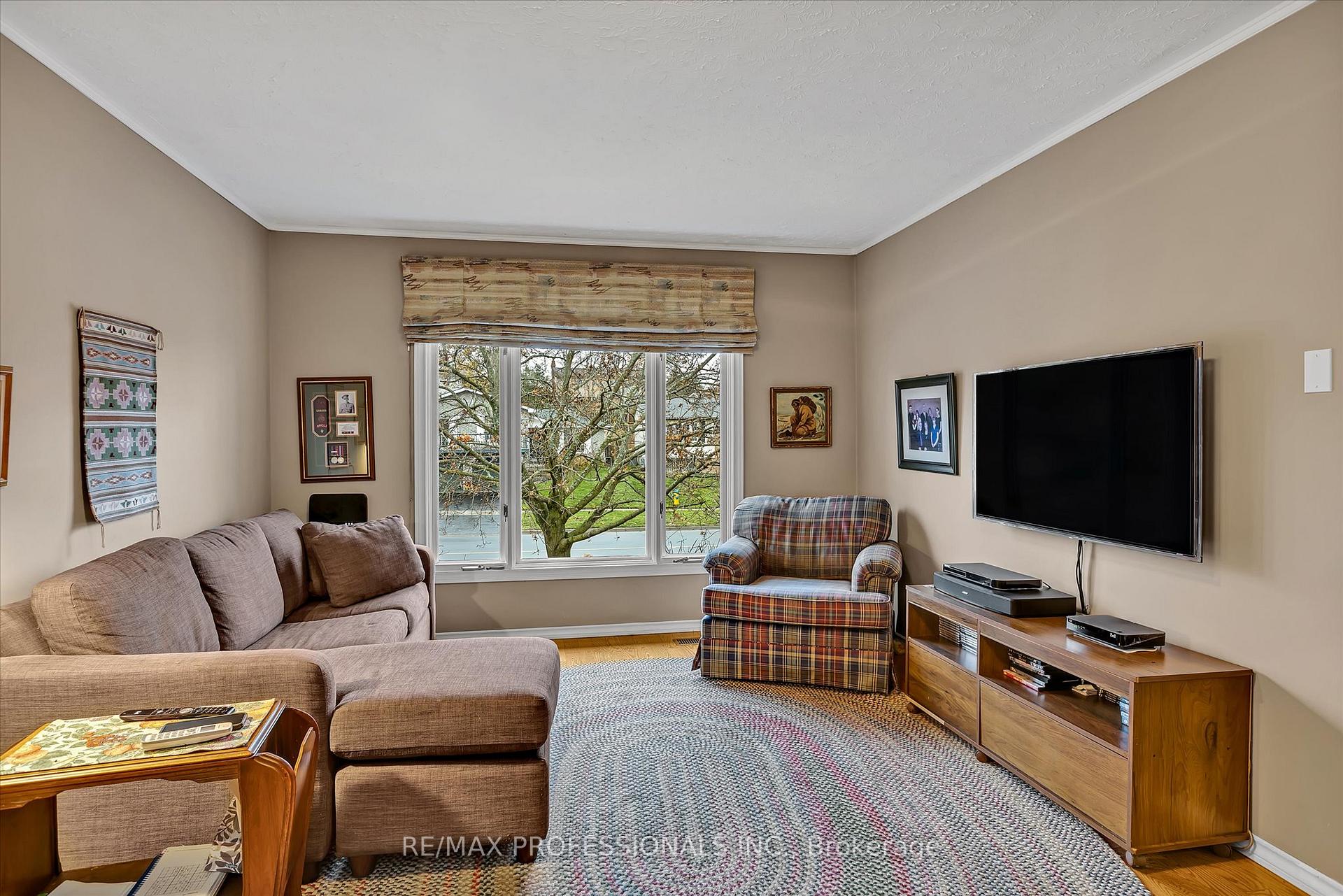 Photo 6 of 2219 Woodglade Boulevard, Peterborough, Monaghan Ward 2 — HOMEH