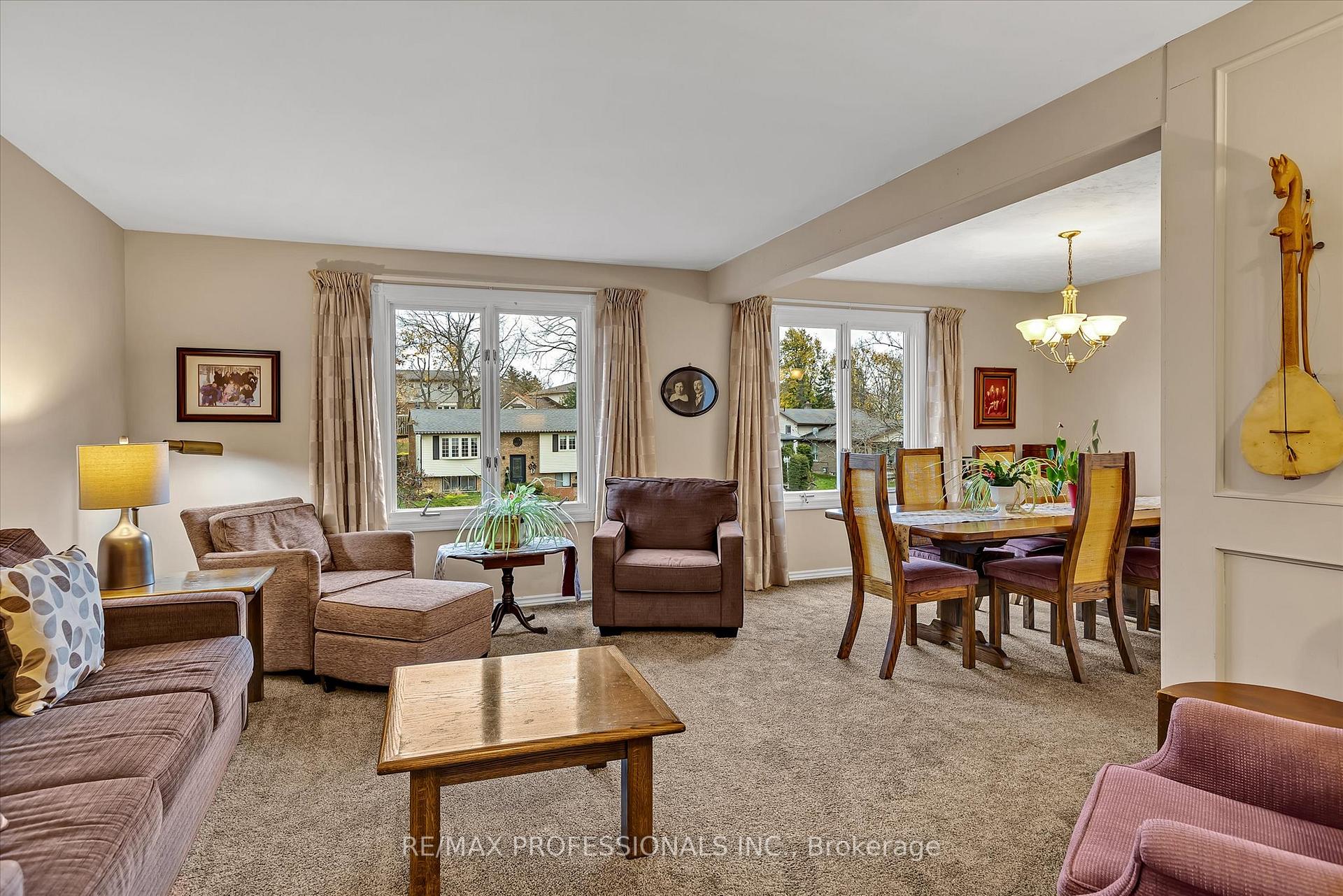 Photo 8 of 2219 Woodglade Boulevard, Peterborough, Monaghan Ward 2 — HOMEH