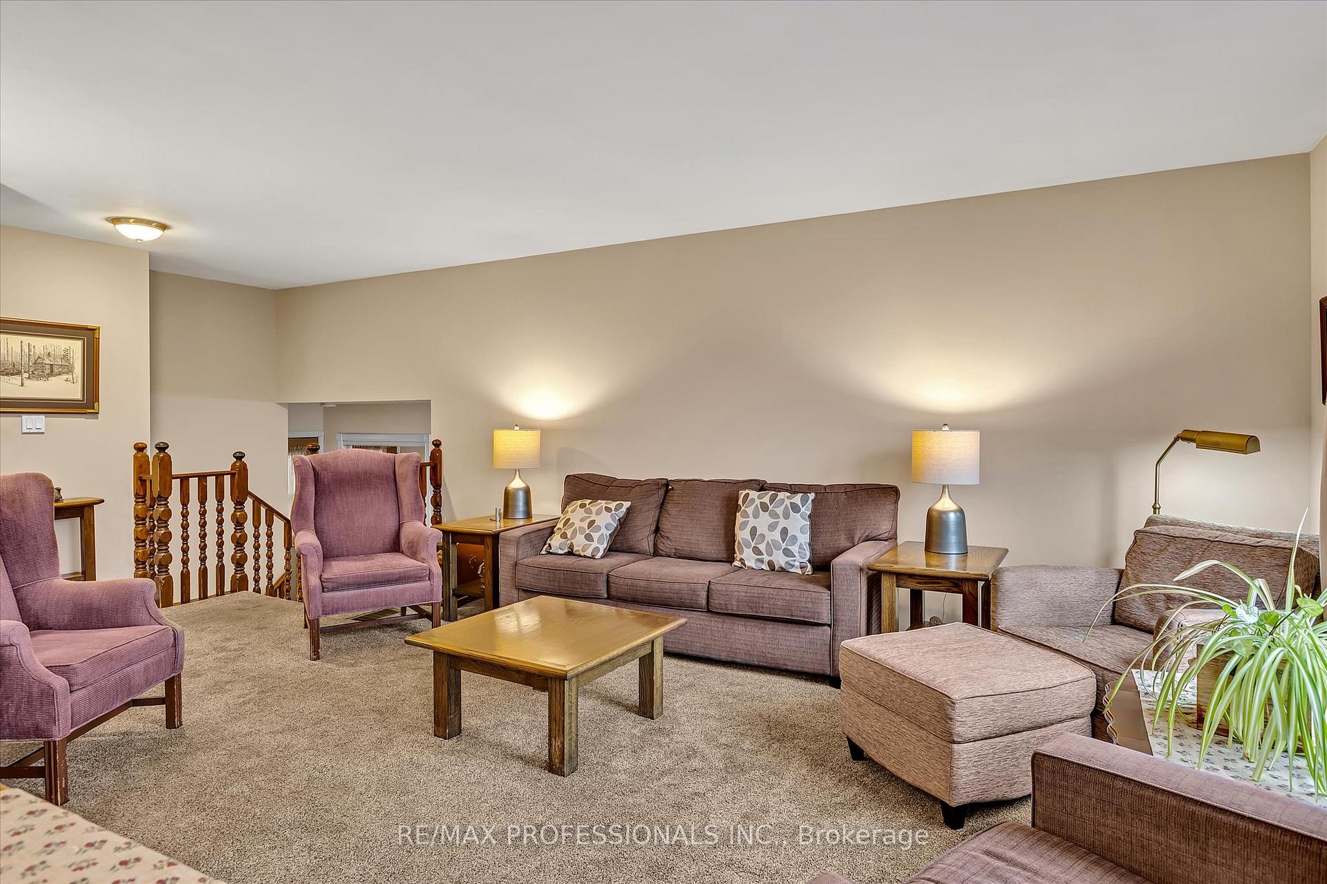 Photo 9 of 2219 Woodglade Boulevard, Peterborough, Monaghan Ward 2 — HOMEH