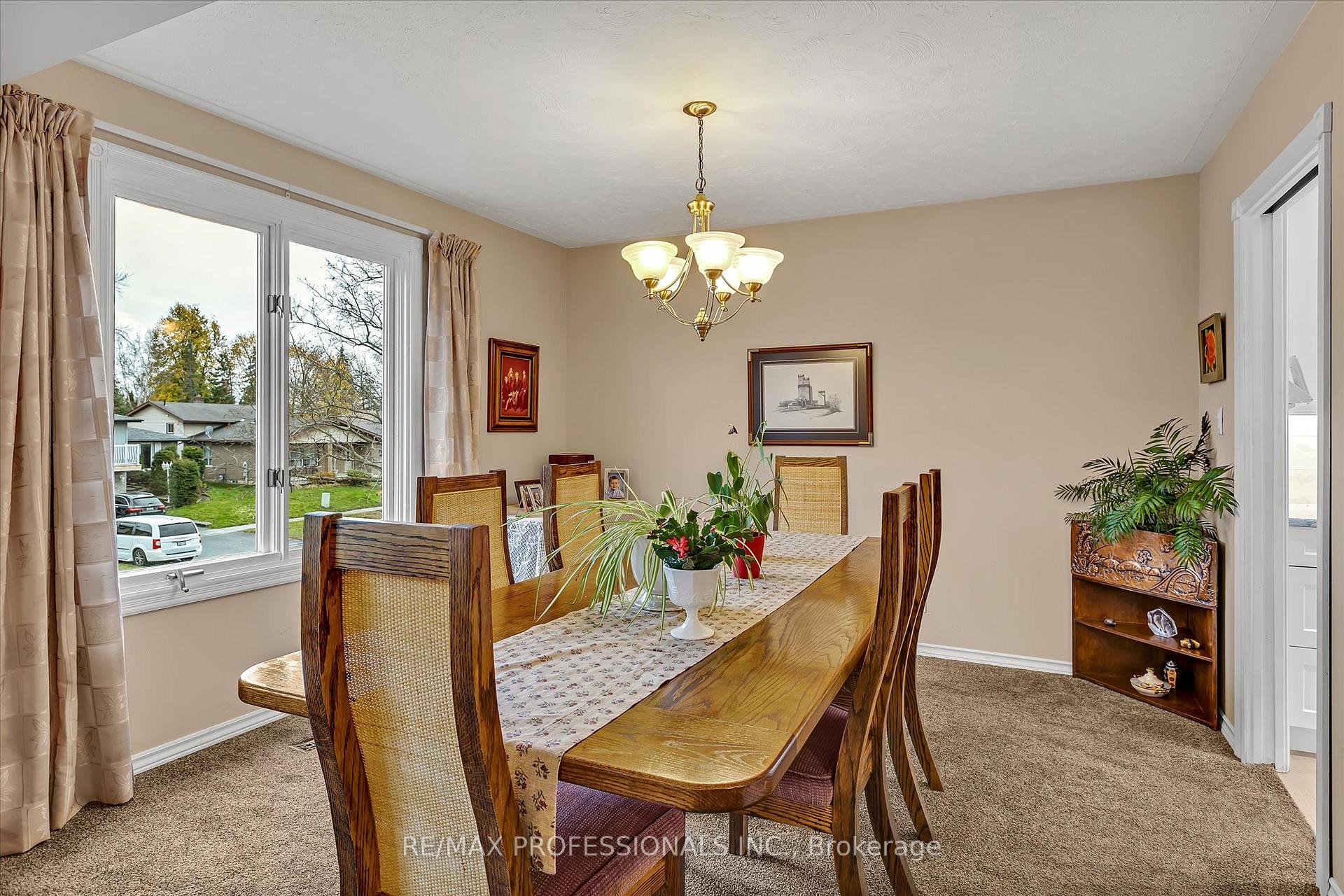Photo 11 of 2219 Woodglade Boulevard, Peterborough, Monaghan Ward 2 — HOMEH