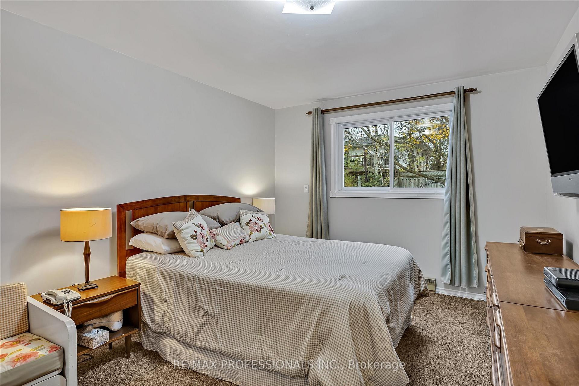 Photo 15 of 2219 Woodglade Boulevard, Peterborough, Monaghan Ward 2 — HOMEH