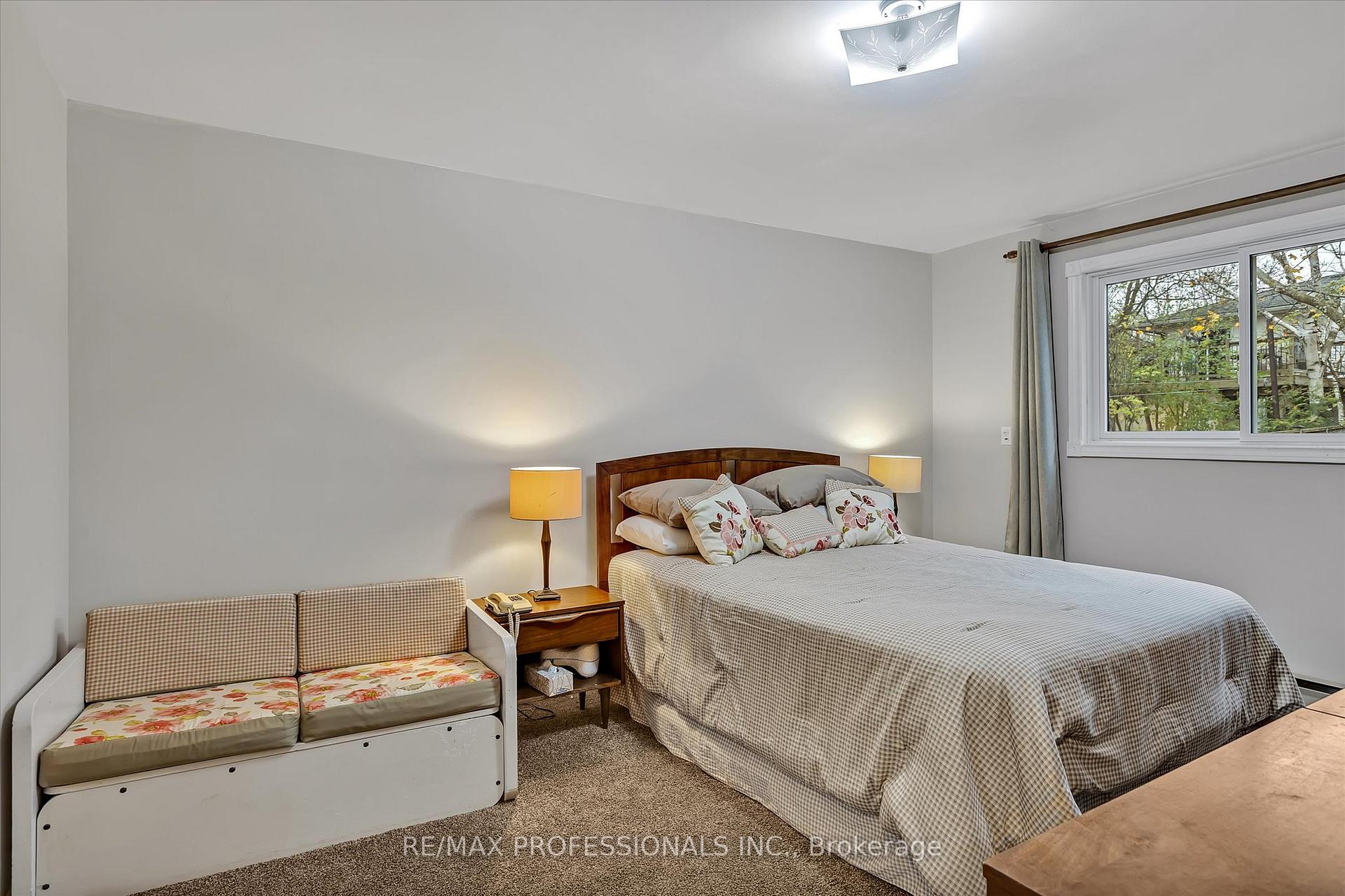 Photo 16 of 2219 Woodglade Boulevard, Peterborough, Monaghan Ward 2 — HOMEH