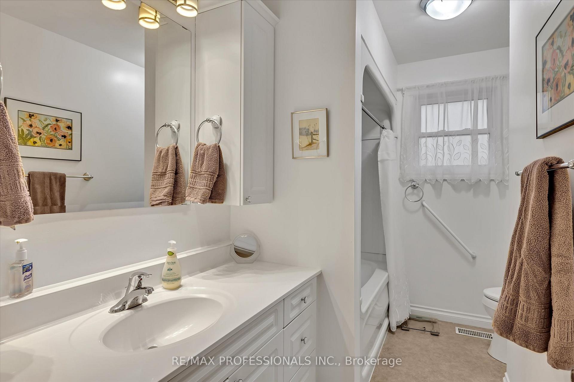 Photo 17 of 2219 Woodglade Boulevard, Peterborough, Monaghan Ward 2 — HOMEH