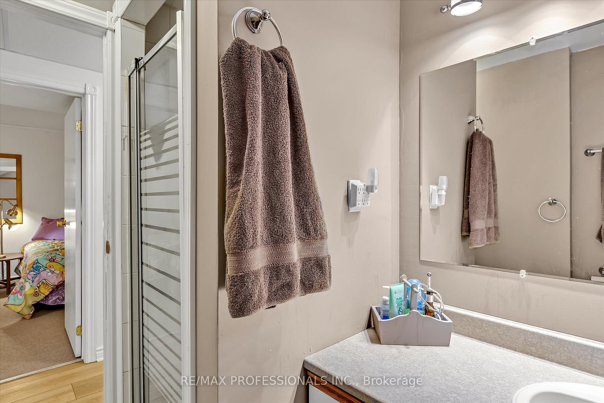 Photo 25 of 2219 Woodglade Boulevard, Peterborough, Monaghan Ward 2 — HOMEH