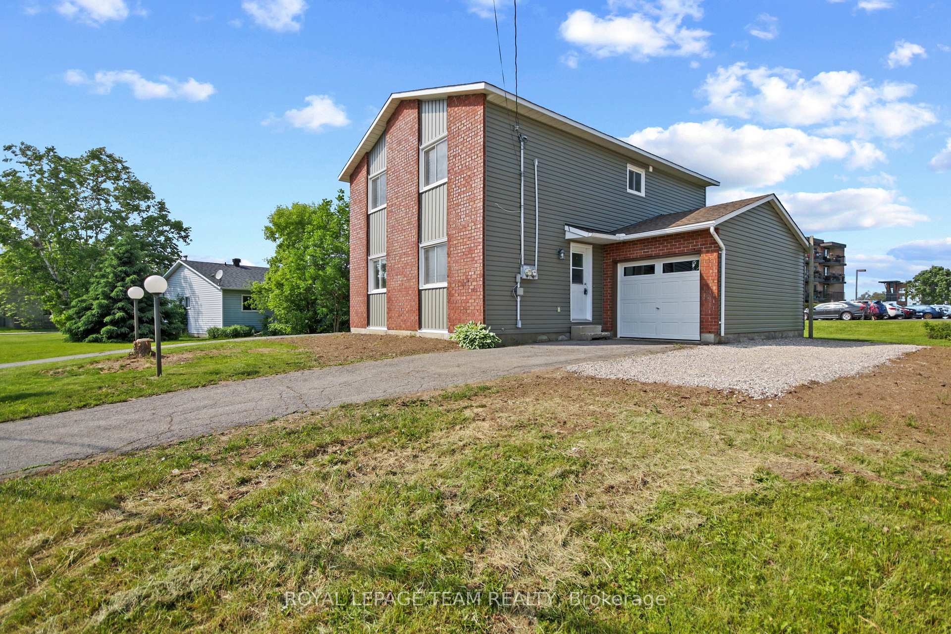 Photo 5 of 107 Mississippi Road, Carleton Place — HOMEH