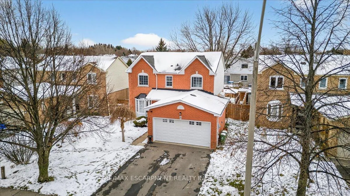Photo 5 of 71 Royaledge Way, Hamilton, Waterdown — HOMEH