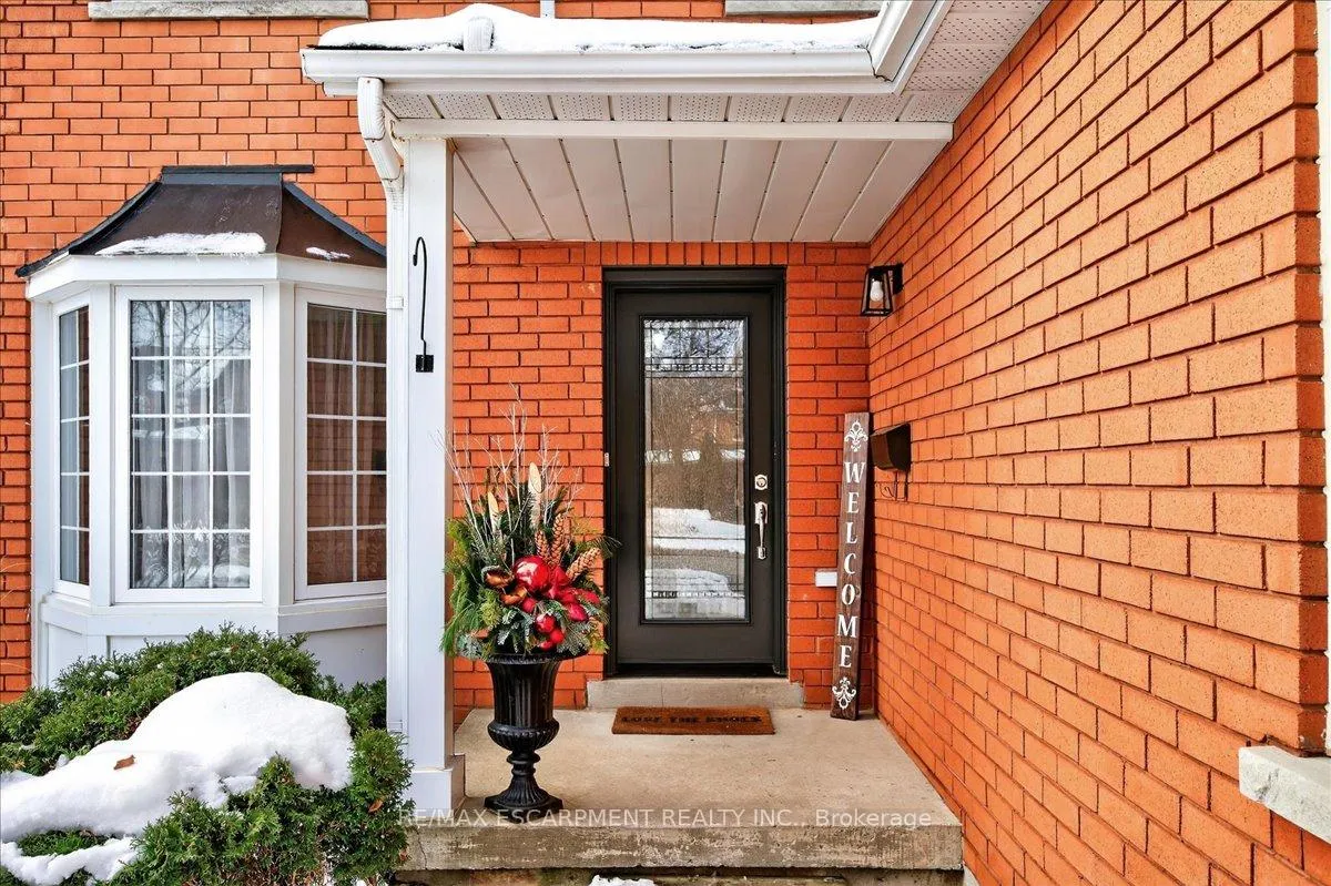 Photo 10 of 71 Royaledge Way, Hamilton, Waterdown — HOMEH