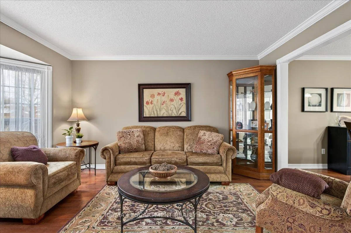 Photo 13 of 71 Royaledge Way, Hamilton, Waterdown — HOMEH