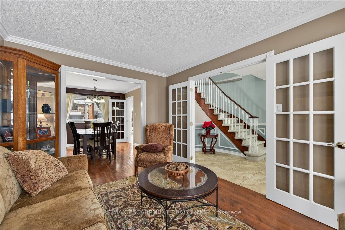 Photo 15 of 71 Royaledge Way, Hamilton, Waterdown — HOMEH