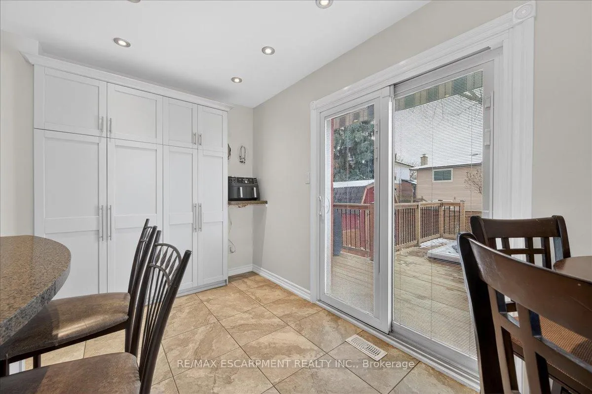 Photo 22 of 71 Royaledge Way, Hamilton, Waterdown — HOMEH