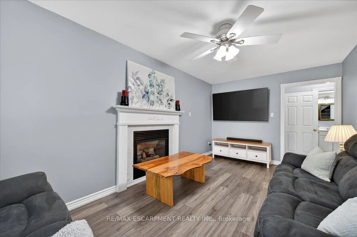 Photo 23 of 71 Royaledge Way, Hamilton, Waterdown — HOMEH